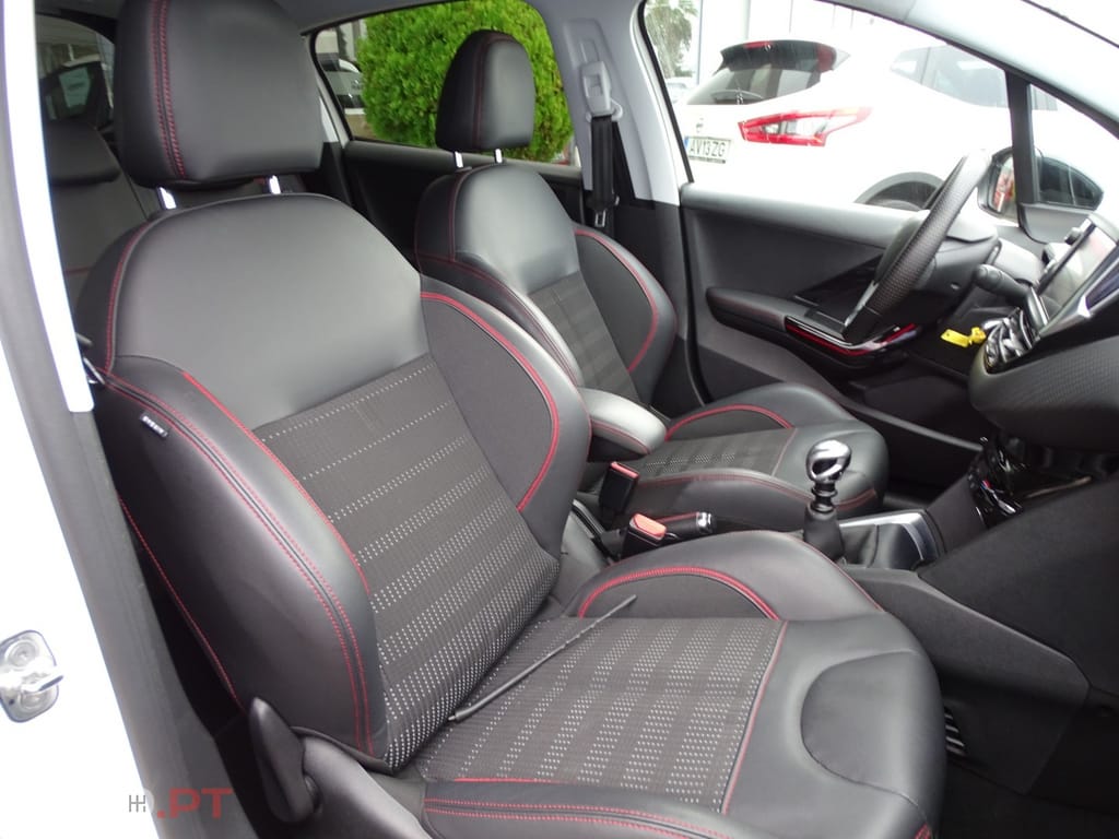 Peugeot 208 1.2 PureTech GT Line