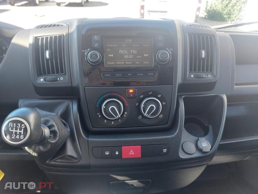 Peugeot Boxer 2.2 BlueHDi 330 L2H2 Premium - 140 cv - IVA Dedutível