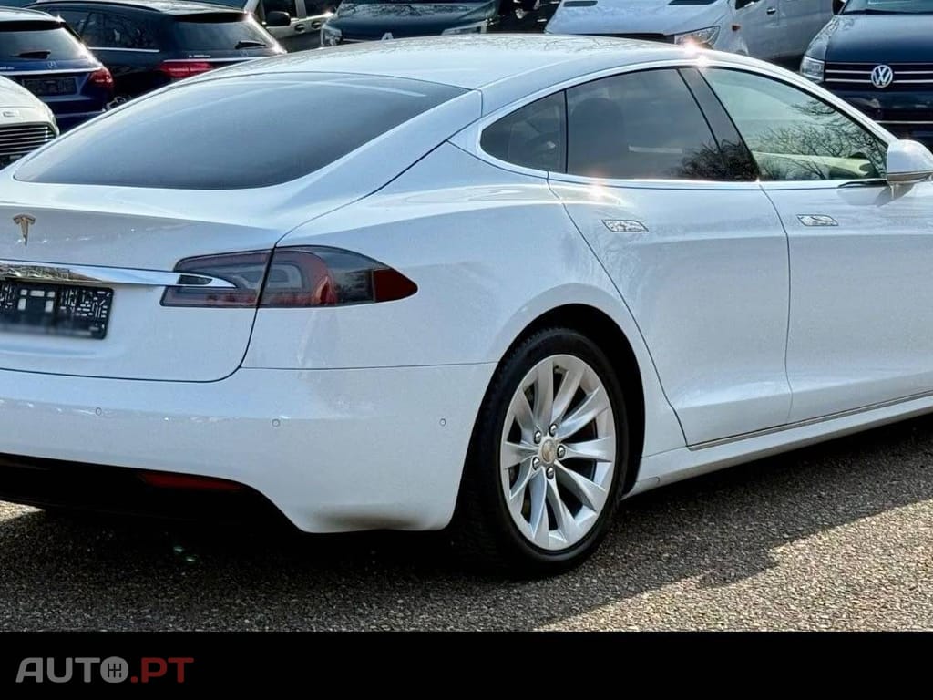 Tesla Model S 90D
