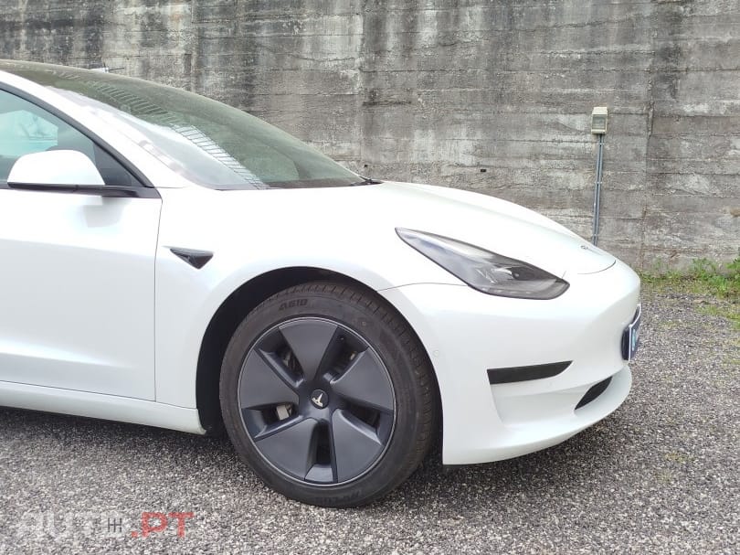 Tesla Model 3 Standard Range Plus RWD