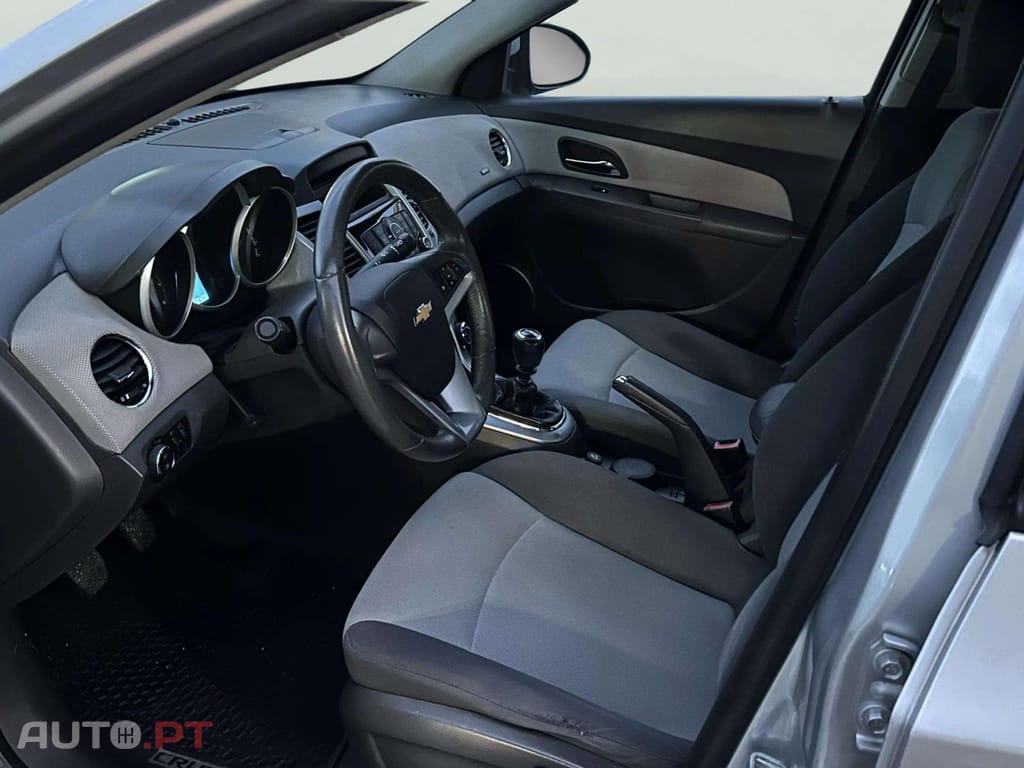 Chevrolet Cruze 1.6 LS