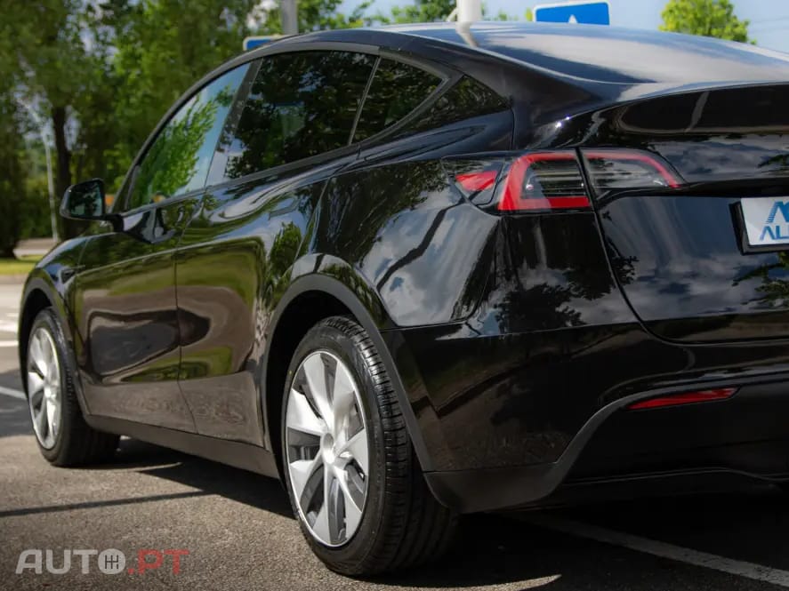 Tesla Model Y Outro