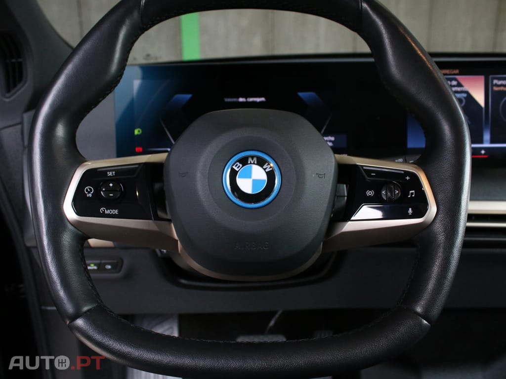 BMW iX xDrive 40 Pack Desportivo