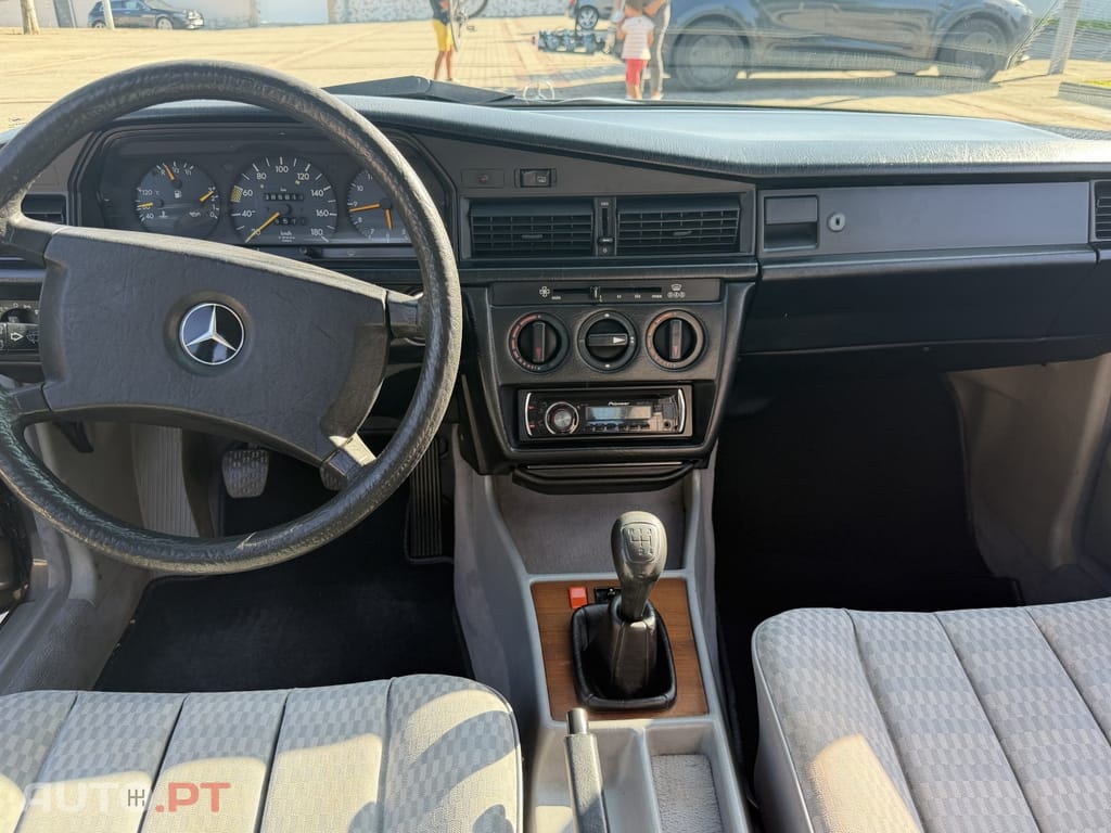 Mercedes-Benz 190 190D