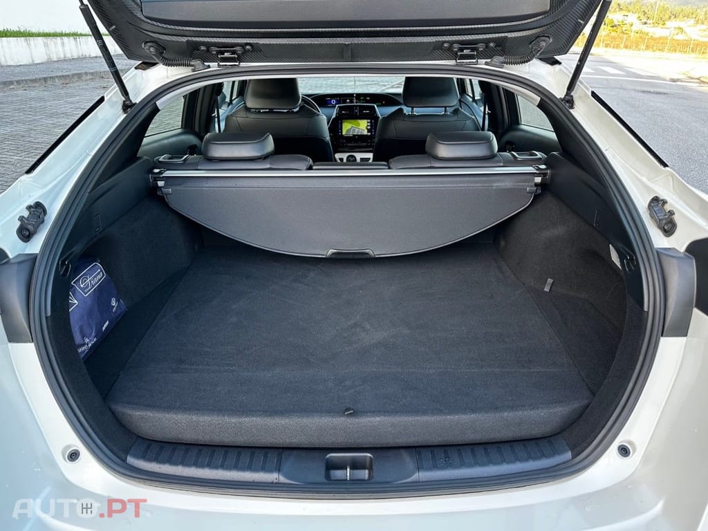 Toyota Prius 1.8 Plug-In Luxury+Pele