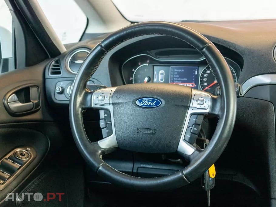 Ford S-Max 2.0 TDCi Titanium 7L 143g