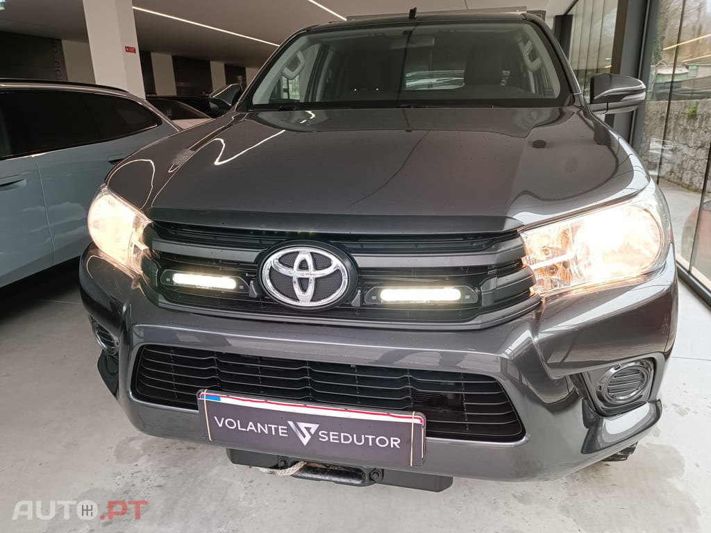 Toyota Hilux Xtra Cab 2.4 D-4D DLX+ 4WD M/T