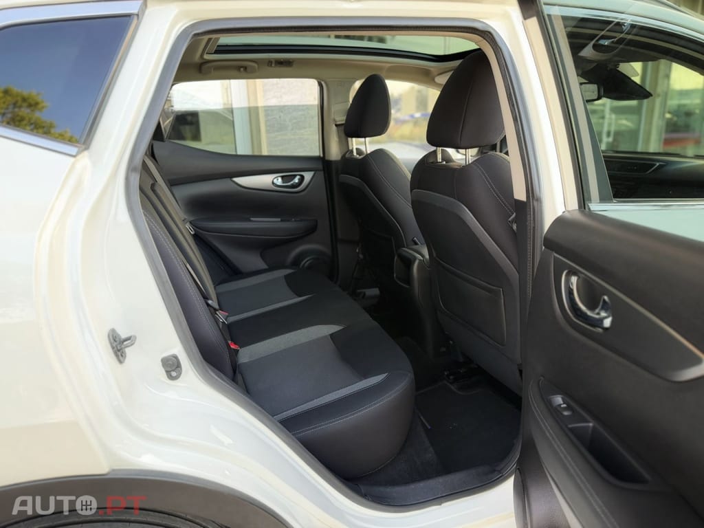 Nissan Qashqai 1.5 dCi N-Connecta J18