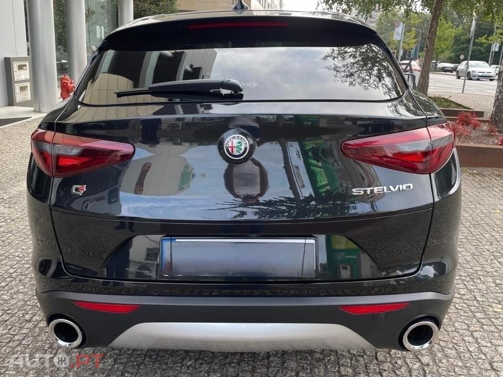 Alfa Romeo Stelvio 2.0 Turbo 16V AT8-Q4 First Edition