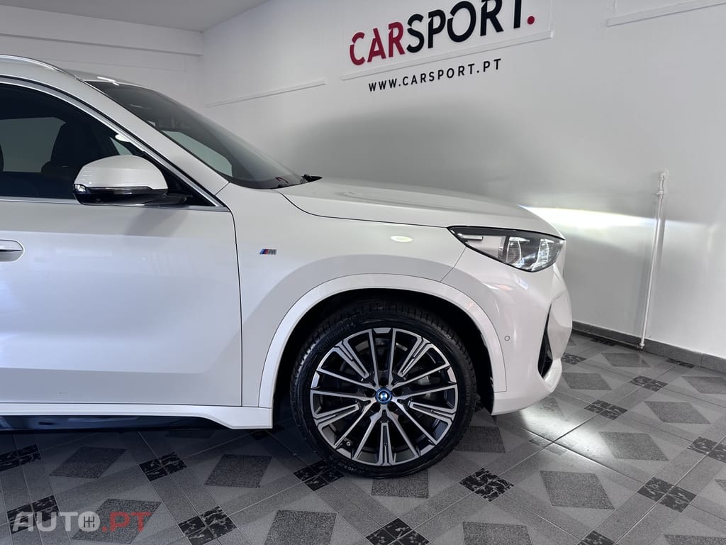 BMW iX1 xDrive30 Pack Desportivo M Pro