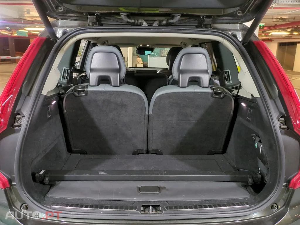 Volvo XC90 2.0 T8 PHEV Momentum Plus AWD