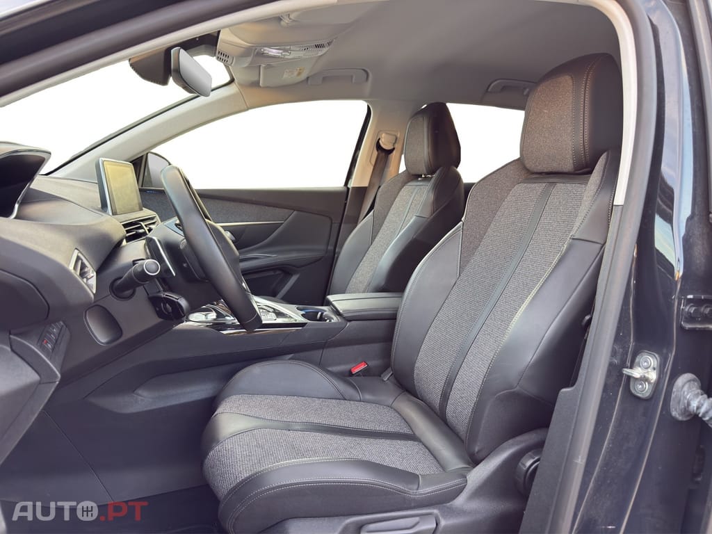 Peugeot 3008 Plug-In Hybrid 225 e-EAT8 Allure Pack
