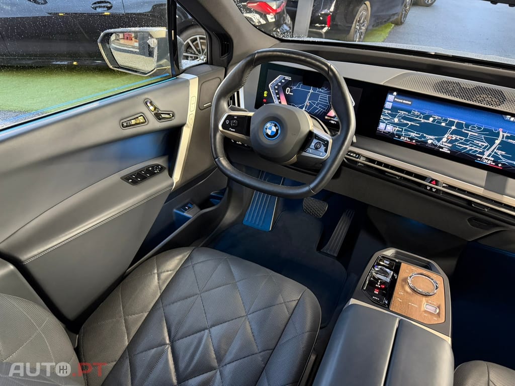 BMW iX xDrive 40 Pack Desportivo