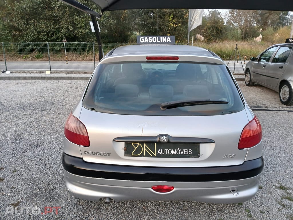 Peugeot 206 1.1