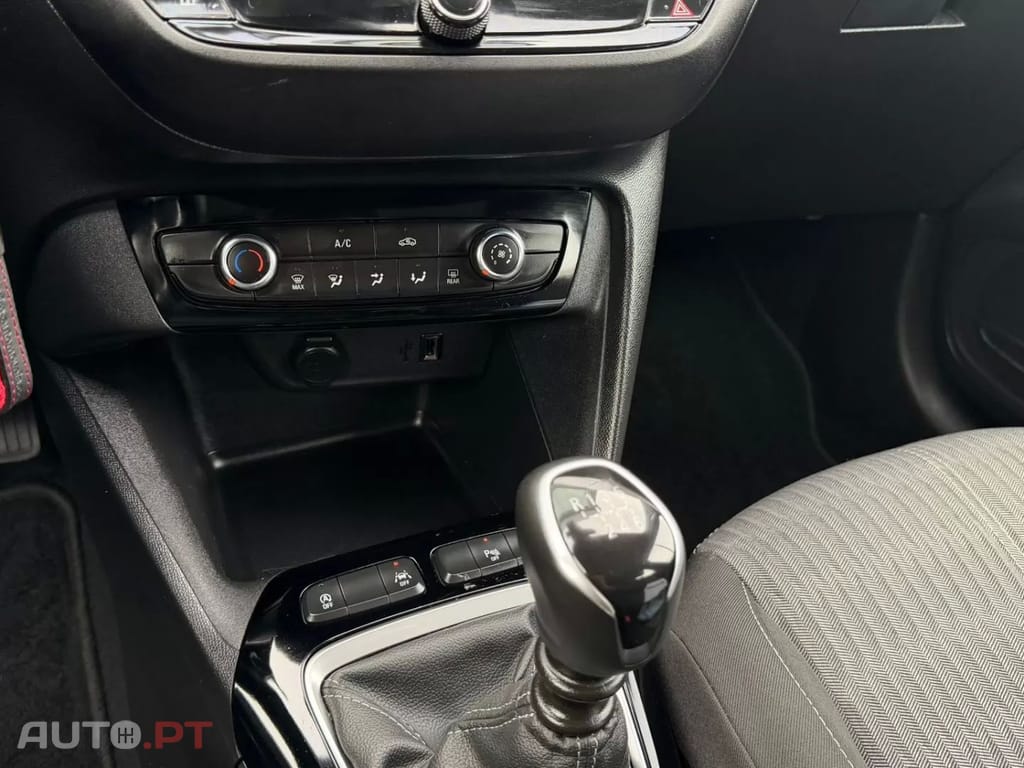 Opel Corsa 1.5 D Edition — fotografia 12