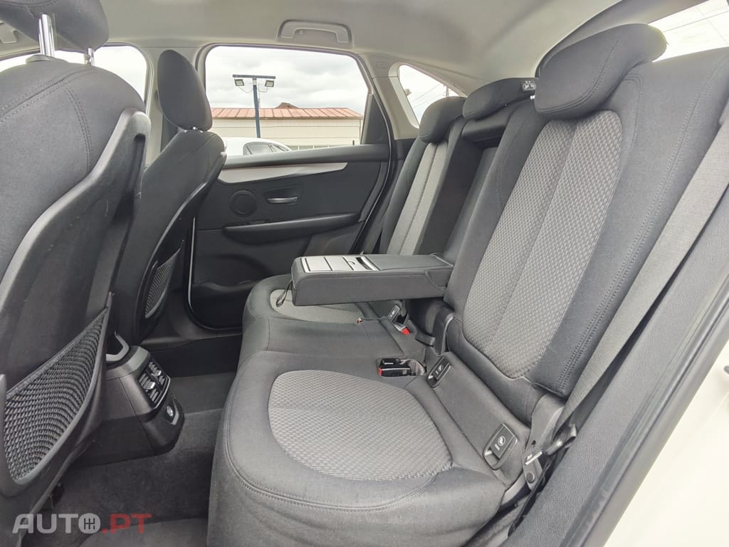 BMW 218 i Auto