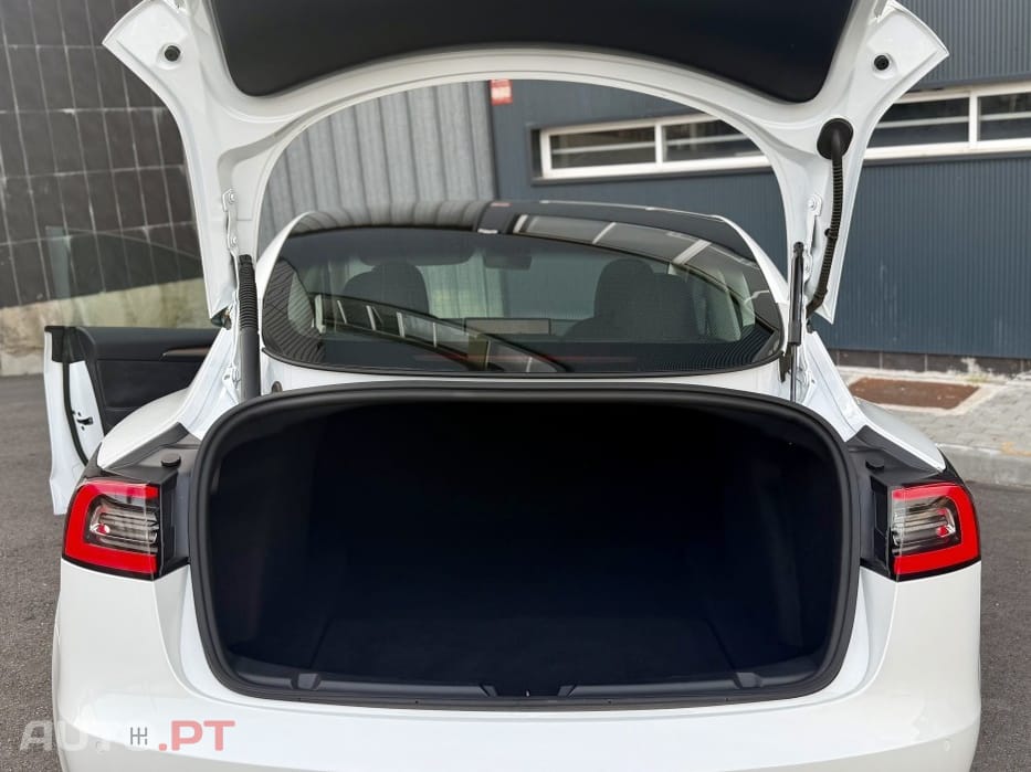 Tesla Model 3 Standard Range Plus RWD