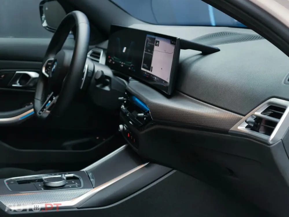 BMW 330 e Pack Desportivo M Pro Auto