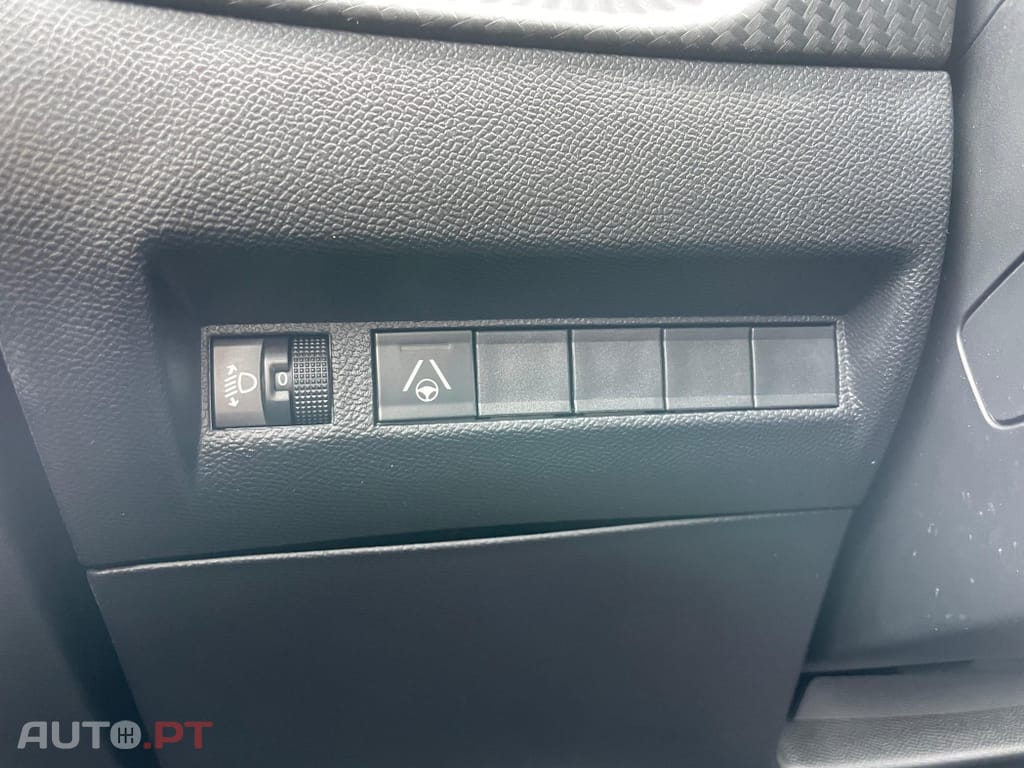 Peugeot 2008 1.2 Hybrid Allure e-DCS6