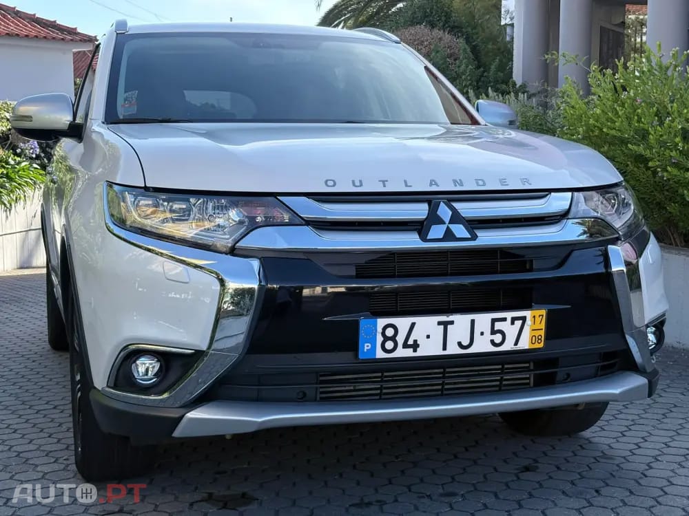 Mitsubishi Outlander 2.2 DI-D Instyle Navi
