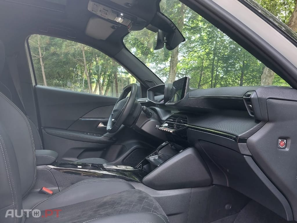 Peugeot E-2008 50 kWh GT Pack