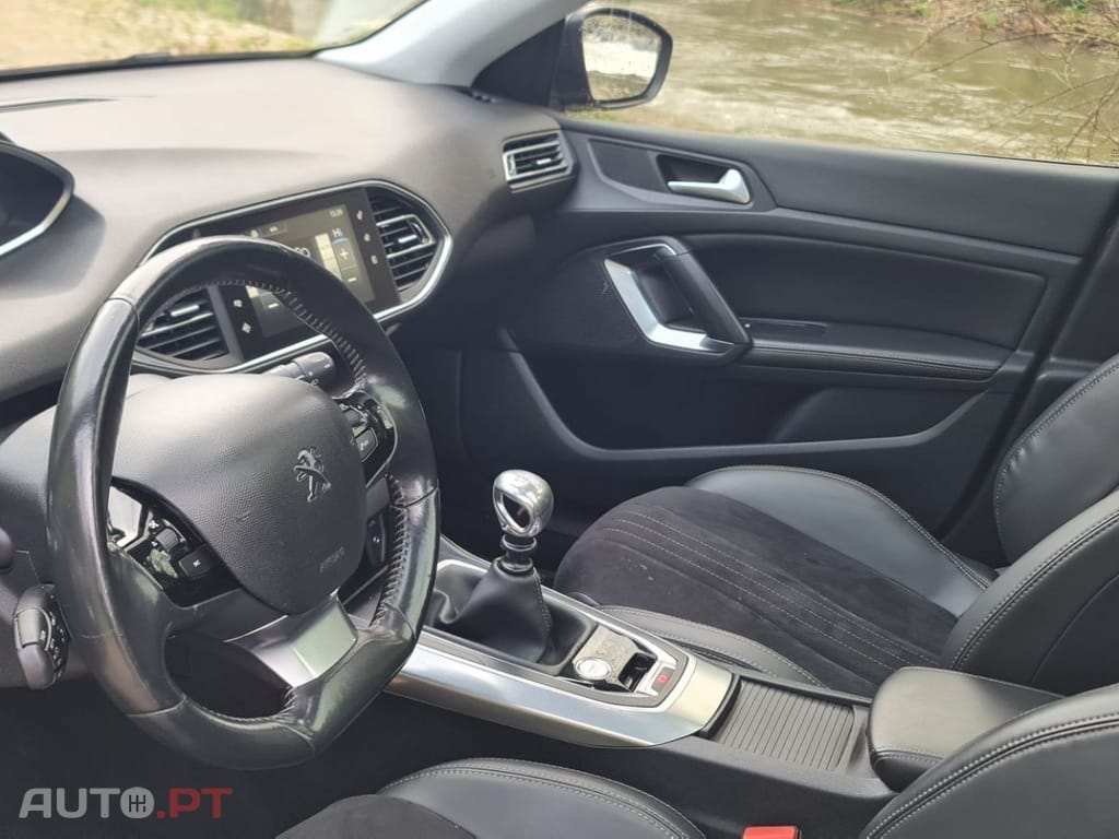Peugeot 308 1.6 BlueHDi Allure J17