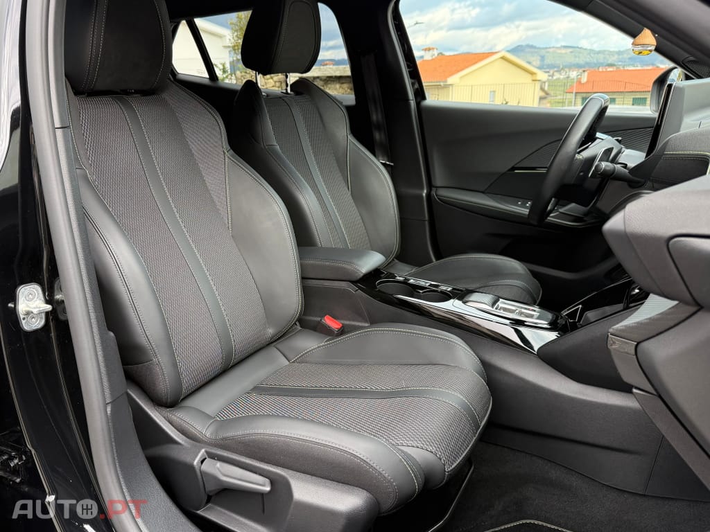 Peugeot 2008 1.2 PureTech GT EAT8