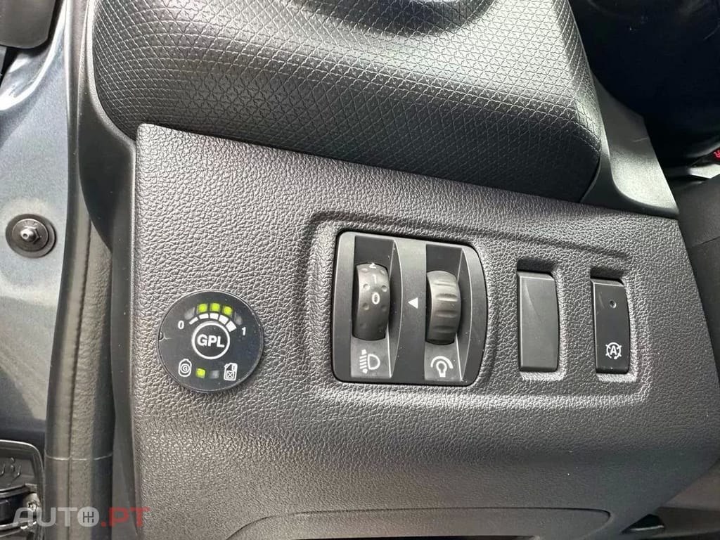 Renault Clio 0.9 TCe Limited Bi-Fuel
