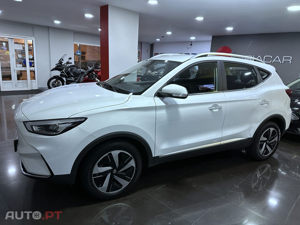 MG ZS Standard Luxury