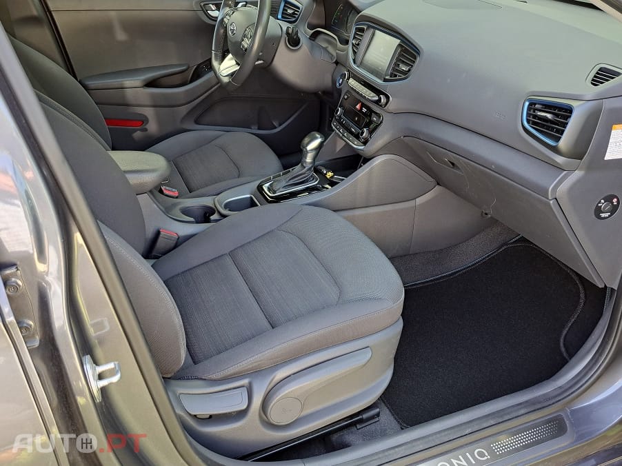 Hyundai Ioniq 5 1.6 GDI HEV (híbrido gasolina + elétrico) Potência combinada de 141 cv