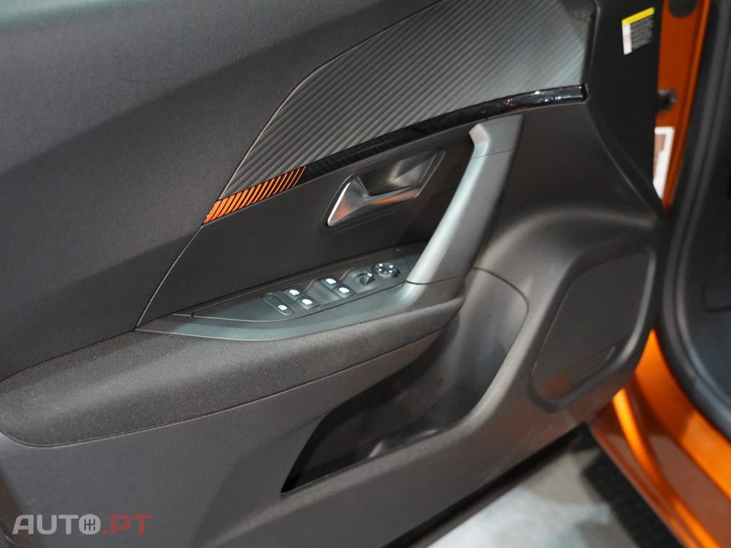 Peugeot E-2008 50 kWh Active