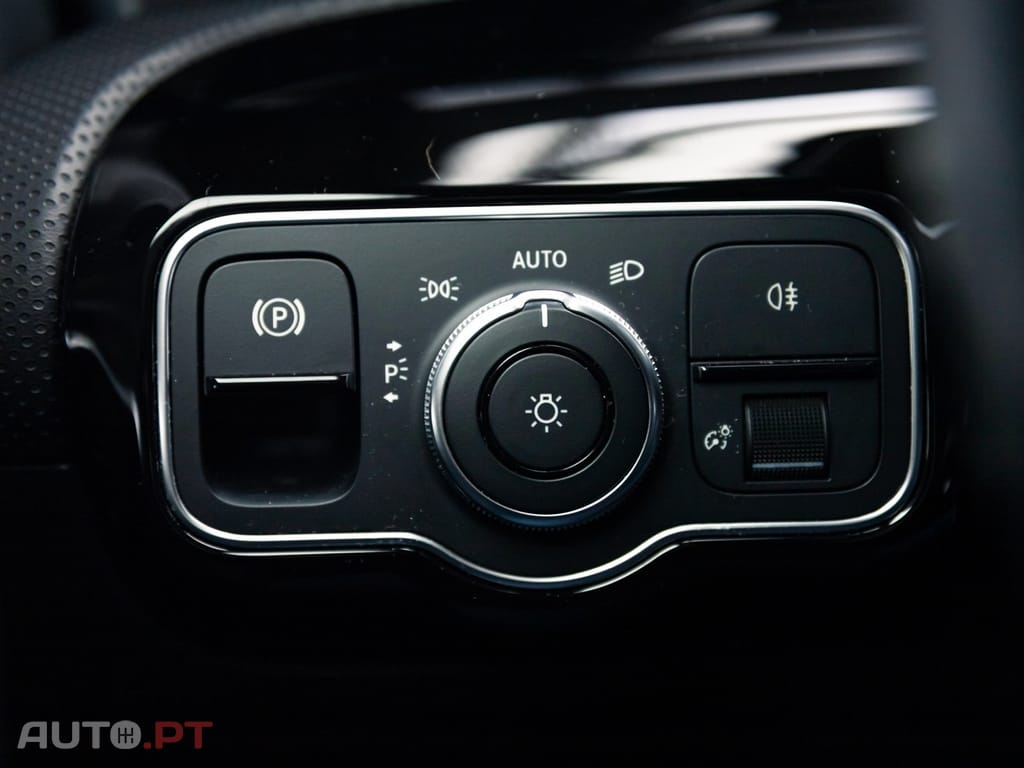 Mercedes-Benz A 250 e AMG Line