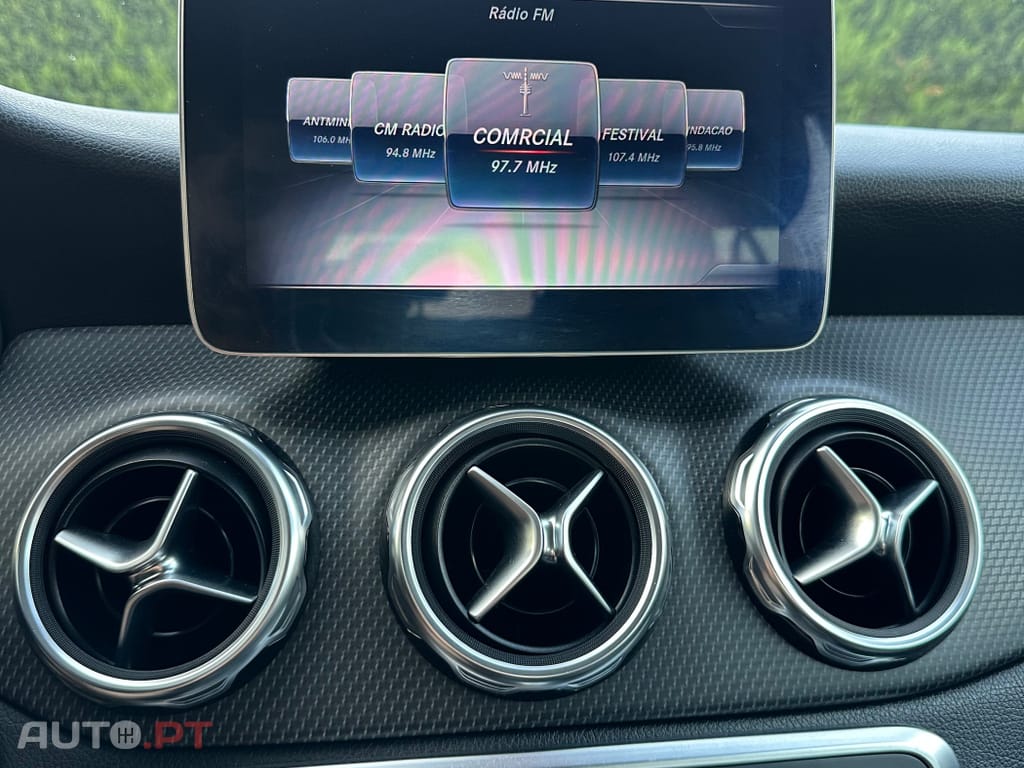 Mercedes-Benz GLA 200 d 7G-DCT Urban Automático