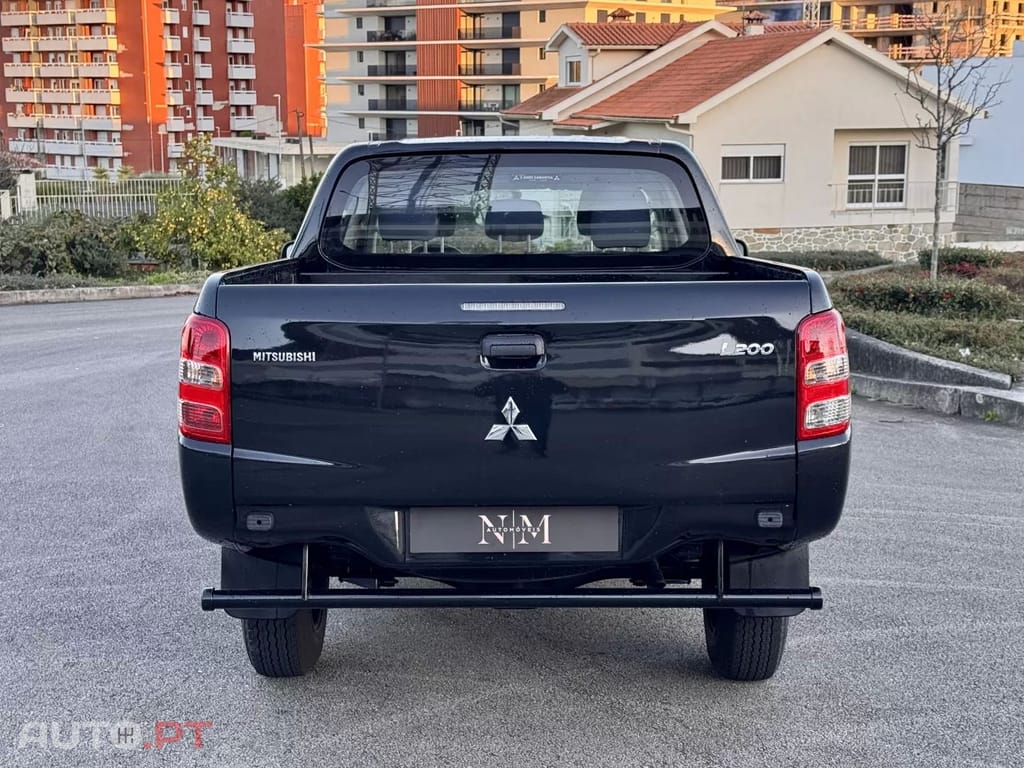 Mitsubishi L200  2.4 DI-D CD Invite 2WD