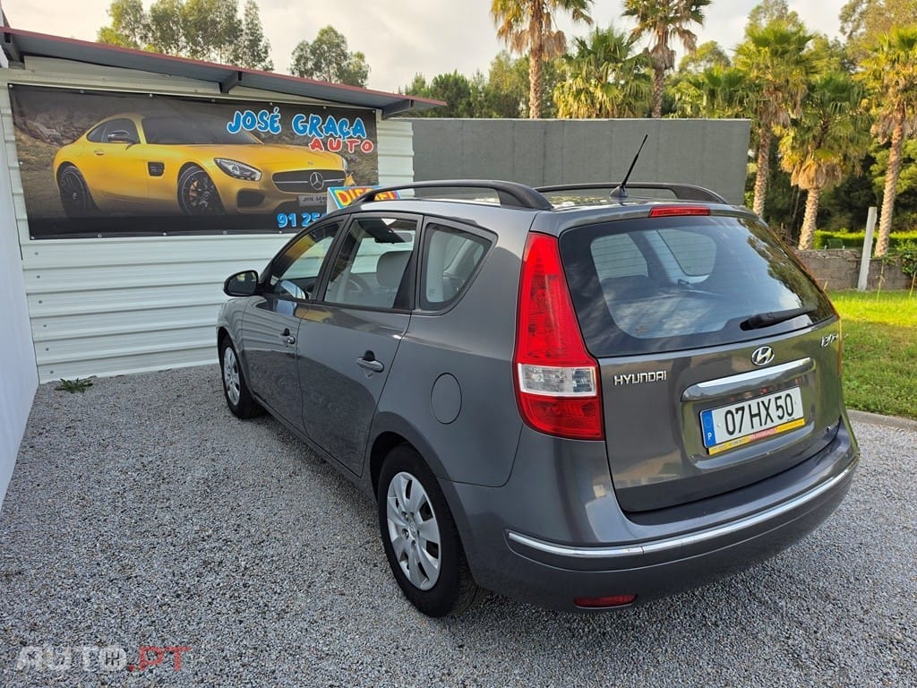 Hyundai i30 1.6 CRDI blue Comfort — fotografia 4