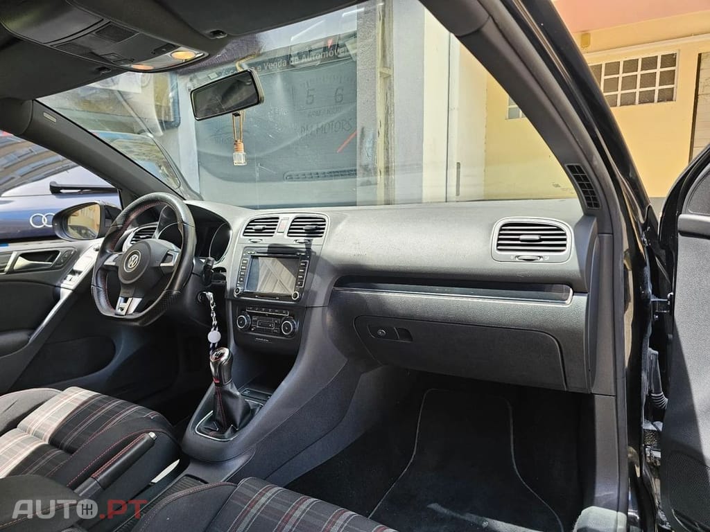 Volkswagen Golf 2.0 TSI GTI