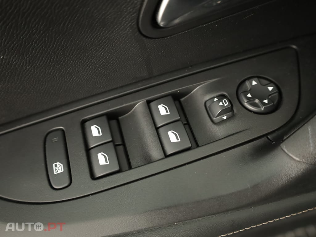Peugeot E-2008 e-2008 50 kWh Allure