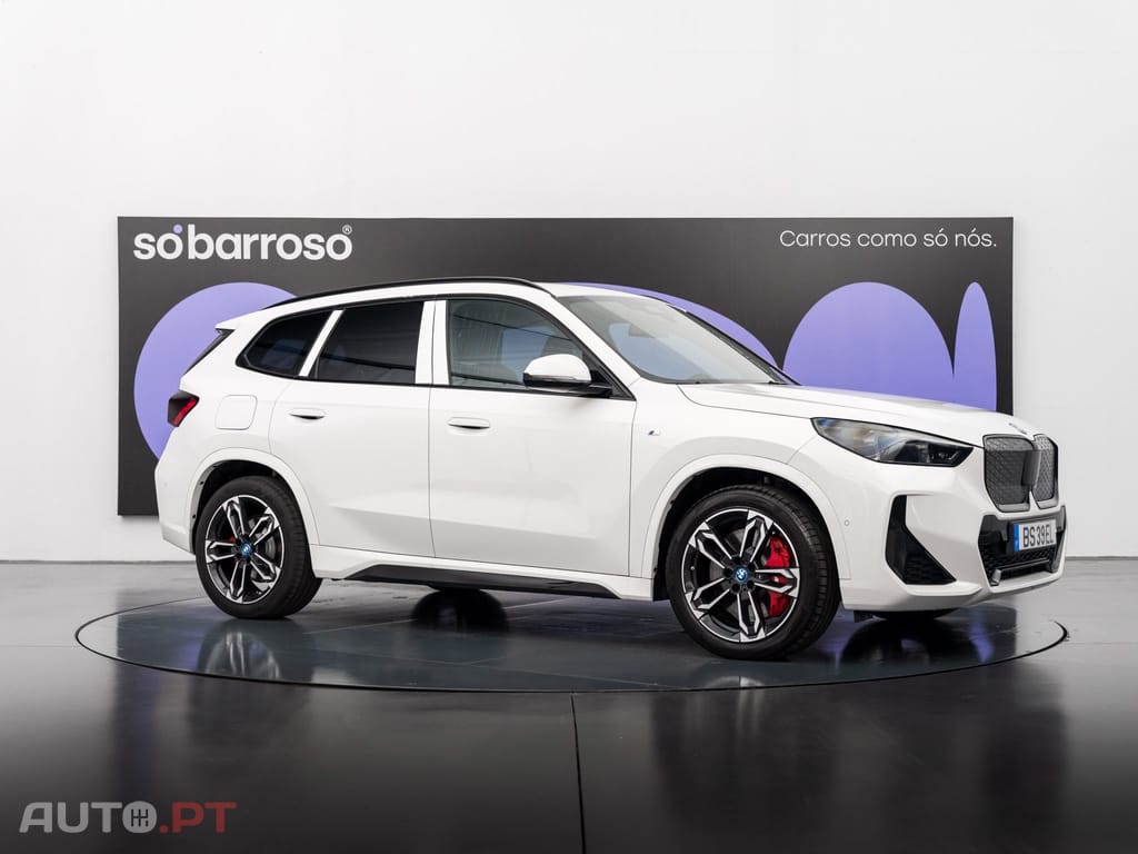 BMW iX1 eDrive20 Pack Desportivo M Pro