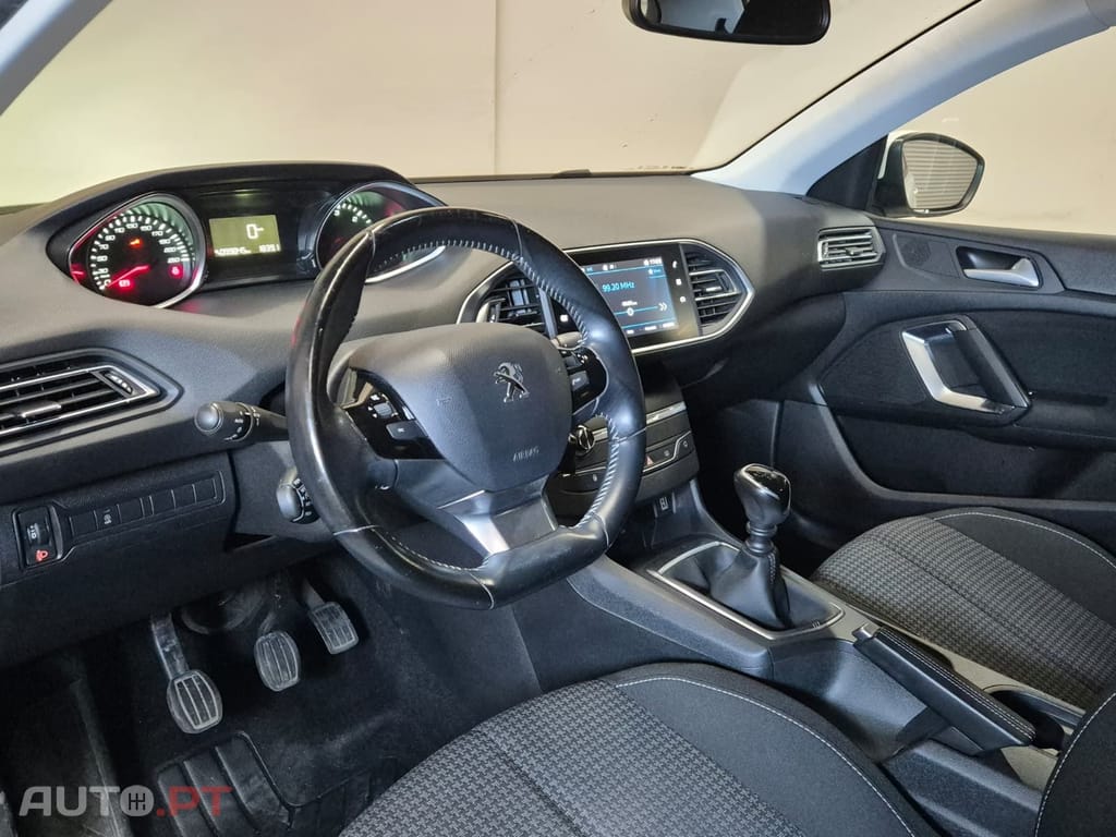 Peugeot 308 1.5 BlueHDI Business Line