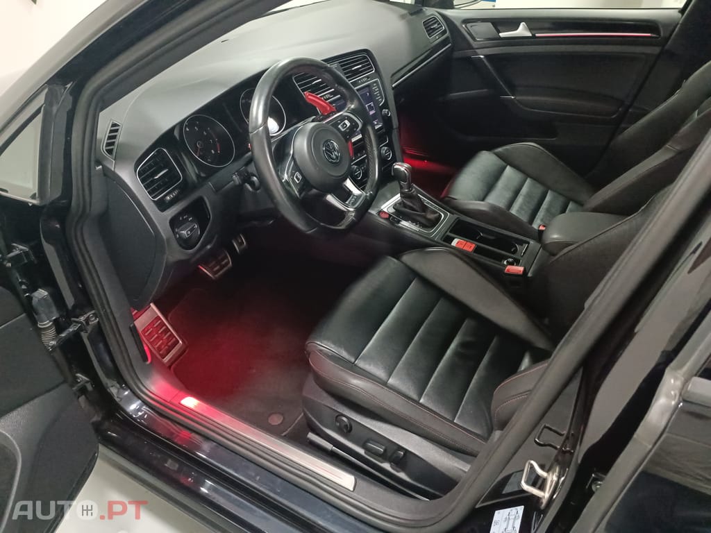Volkswagen Golf GTI Performance DSG