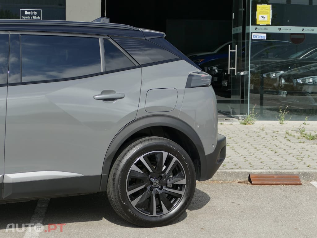 Peugeot 2008 1.2 PureTech GT EAT8