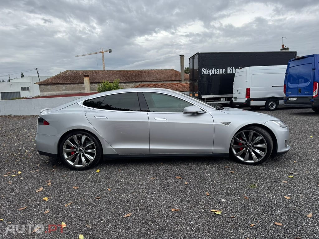 Tesla Model S 60D