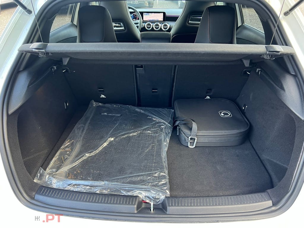 Mercedes-Benz A 250 e AMG Line