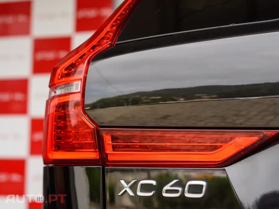 Volvo XC60 2.0 T8 PHEV R-Design AWD