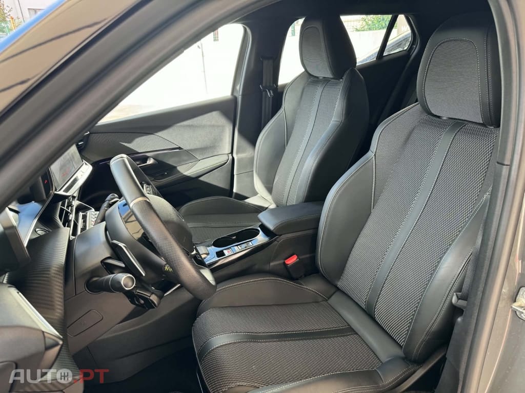 Peugeot 2008 1.2 PureTech GT EAT8