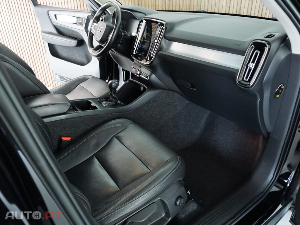 Volvo XC40 T2 Momentum Pro