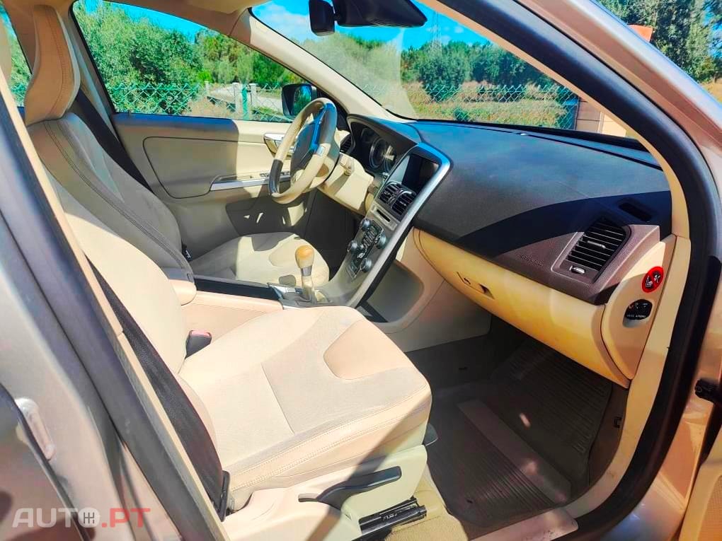 Volvo XC60 2.0 Momentum 164cv / 149  mês