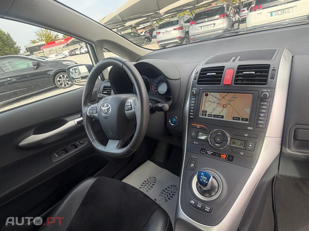 Toyota Auris 1.8 HSD Comfort +P.Sport+Navi