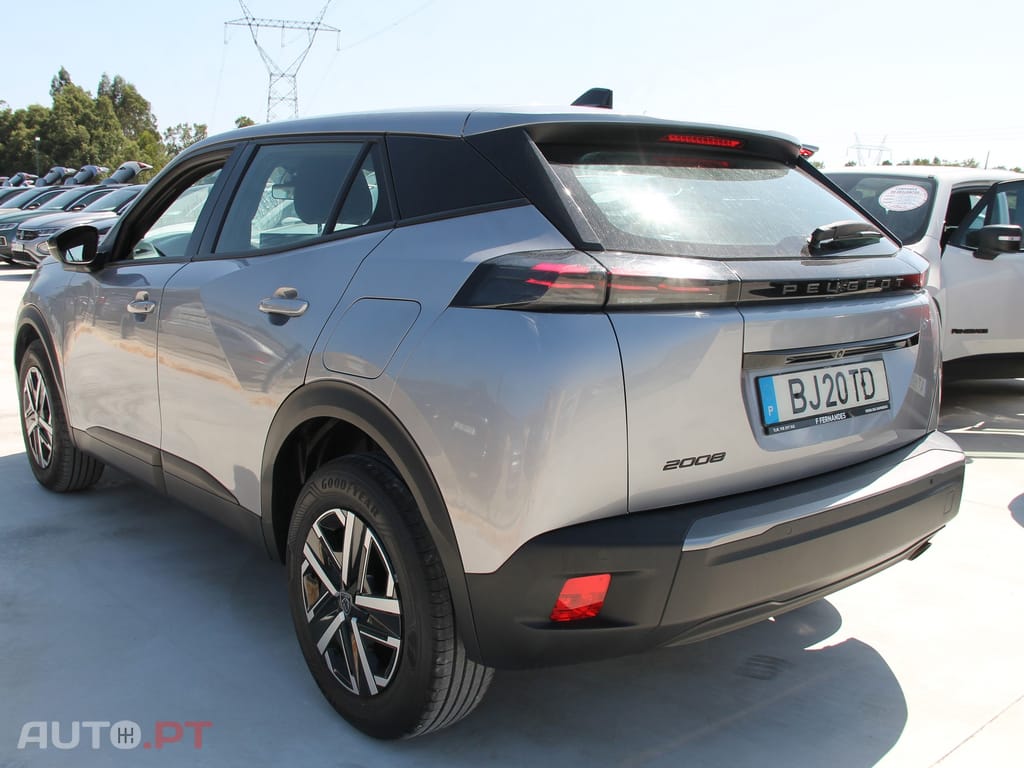 Peugeot 2008 1.2 PureTech Active — fotografia 4