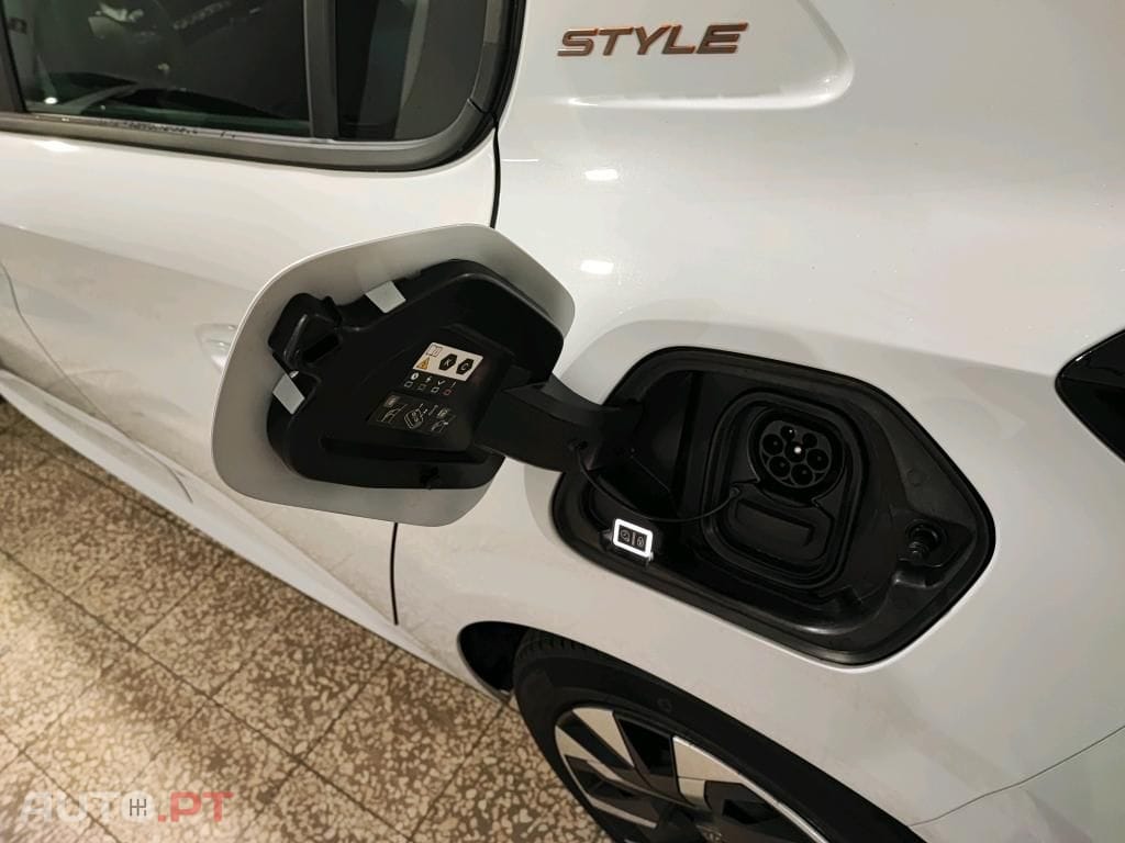 Peugeot E-208 50 kWh Style